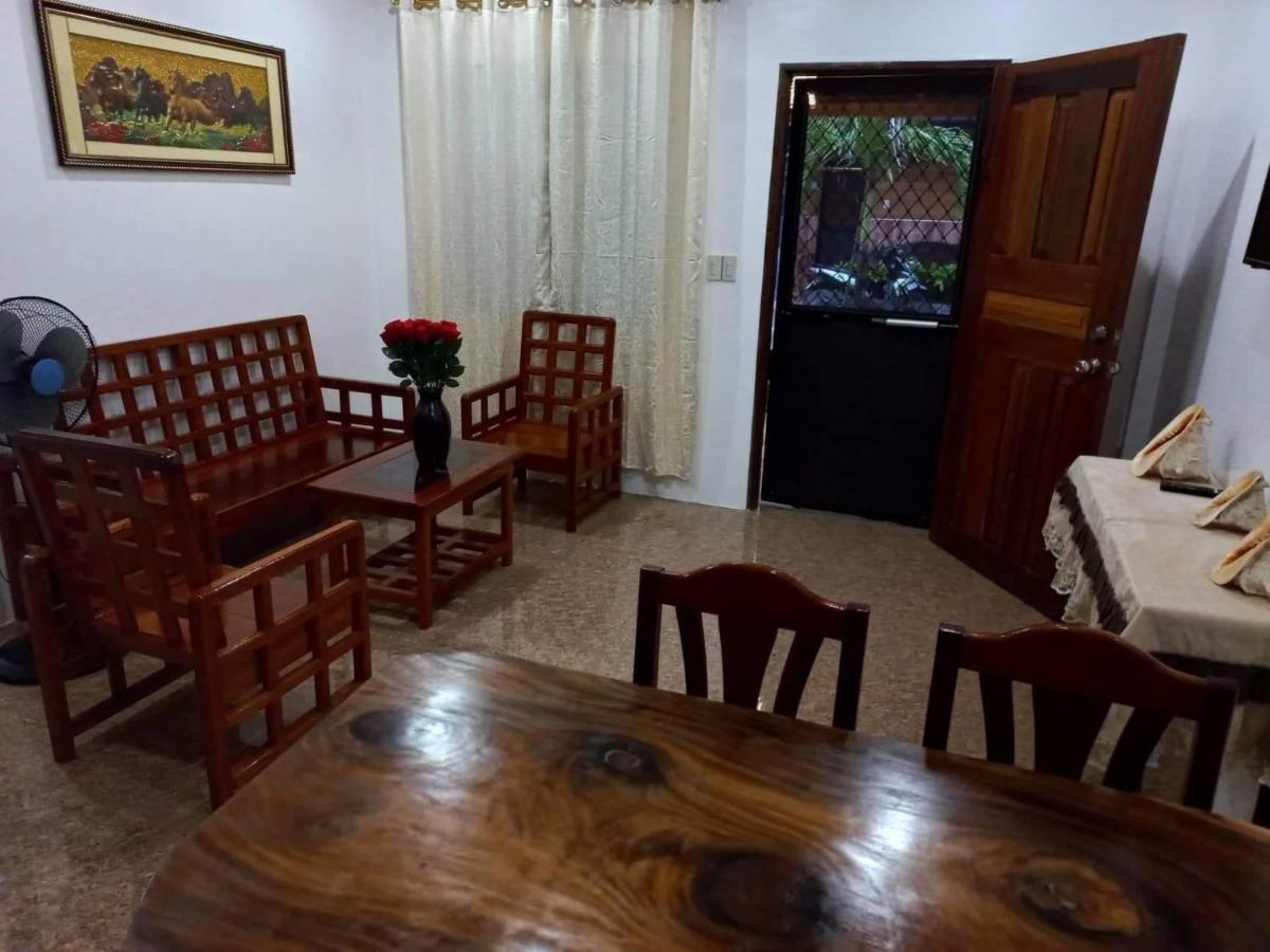 Foxtail Guesthouse Siargao Хенерал Луна Екстериор снимка